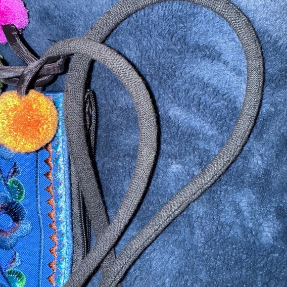 Unique embroidered cross body bag - Picture 11 of 11